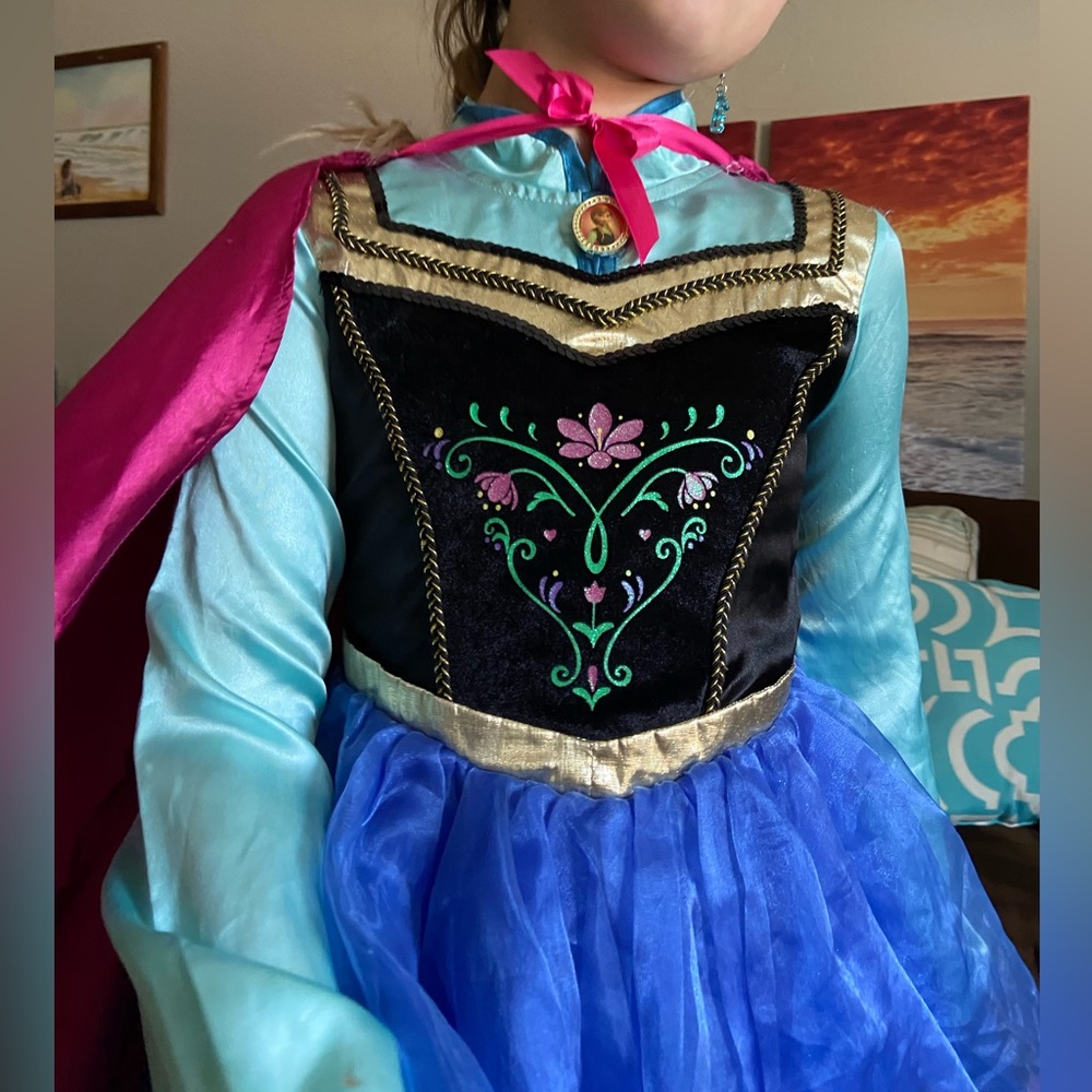 Elsa and Anna dresses 5-8